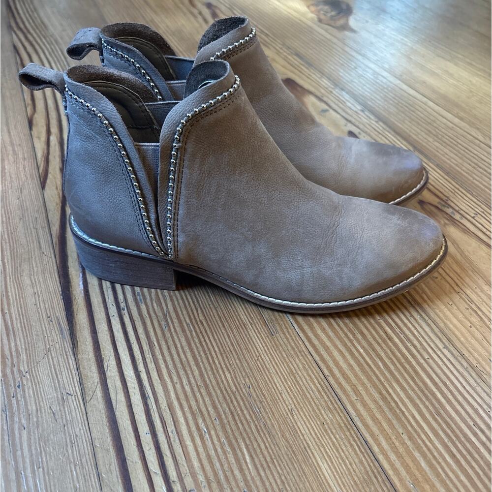 Steve Madden Koto brown leather studded ankle‎ bootie SIZE 7.5M